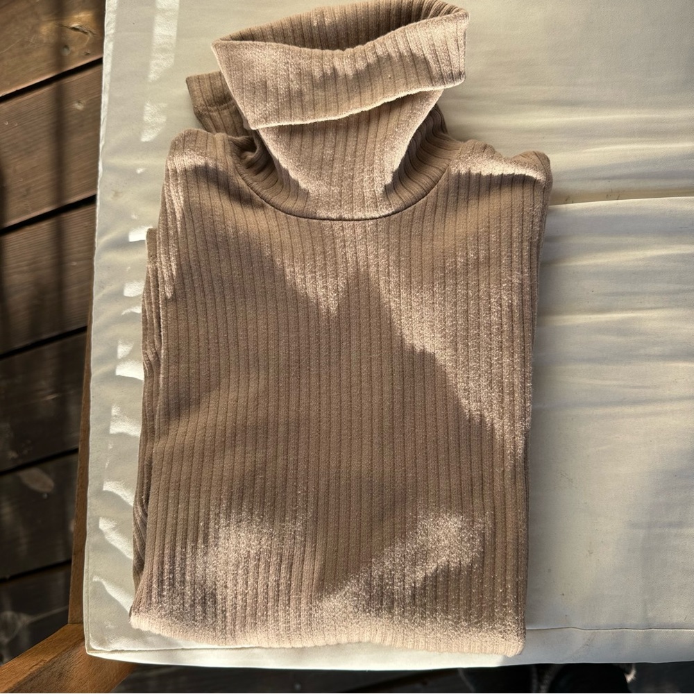Kotn Ribbed Turtleneck in Portabello